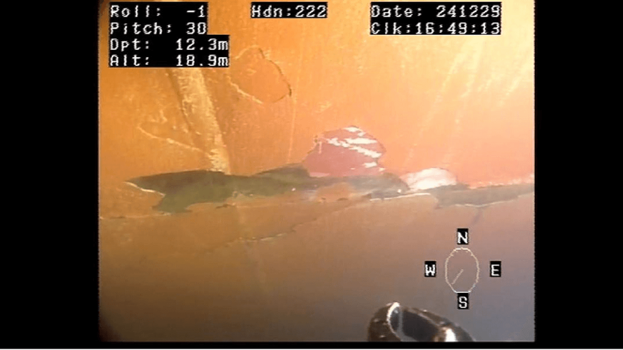 Onderwaterfoto's van olietanker 'Eagle S' versterken vermoeden dat anker stroomkabel in Oostzee heeft beschadigd