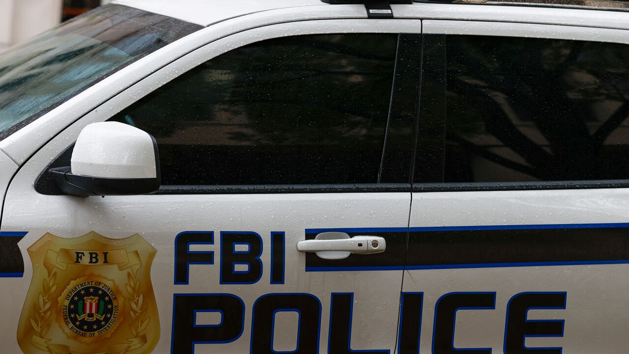 FBI ontdekt grootste aantal zelfgemaakte bommen ooit, verdachte gebruikte foto's van president Biden als schietschijf