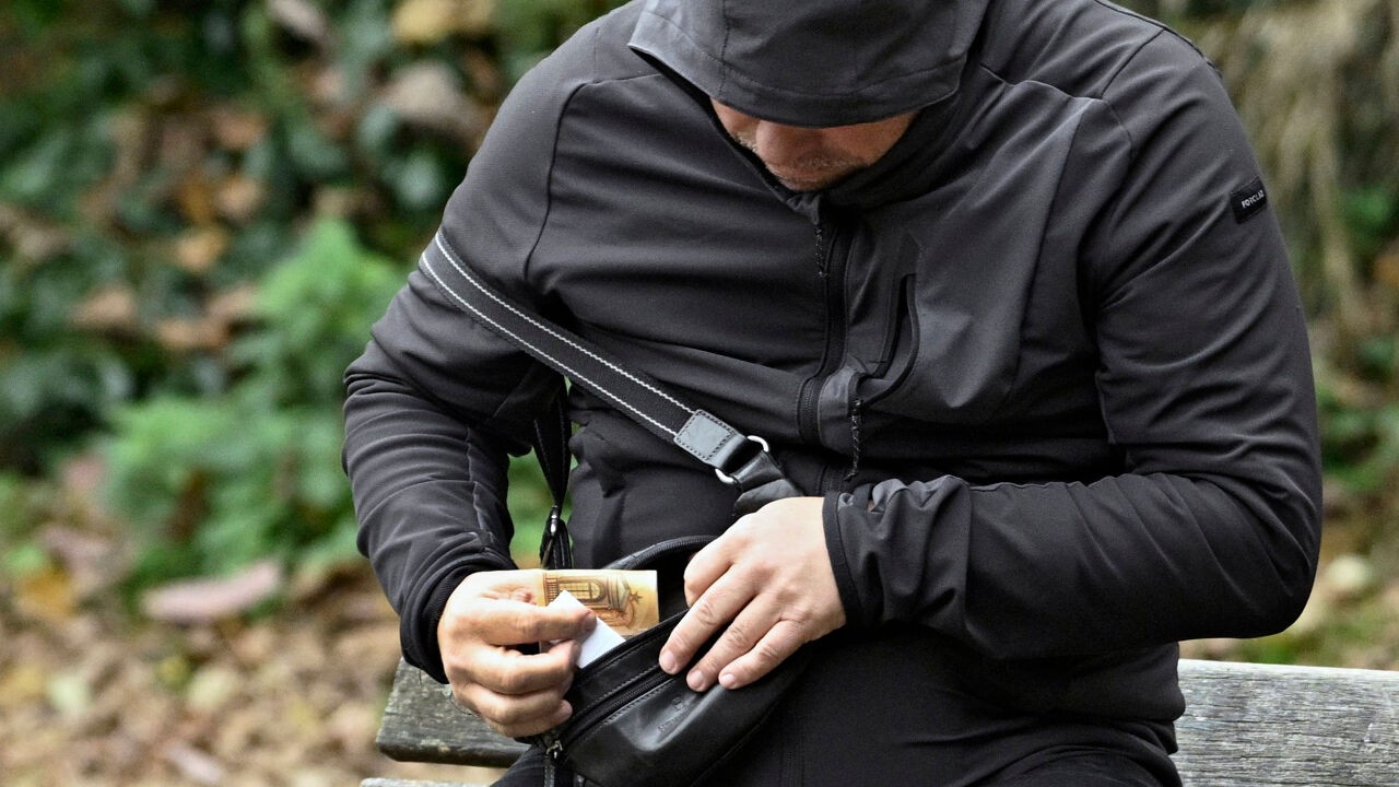 Crackdealer verwondt 2 Antwerpse agenten in Park Spoor Noord: "Gebroken vinger en gekneusde ribben"