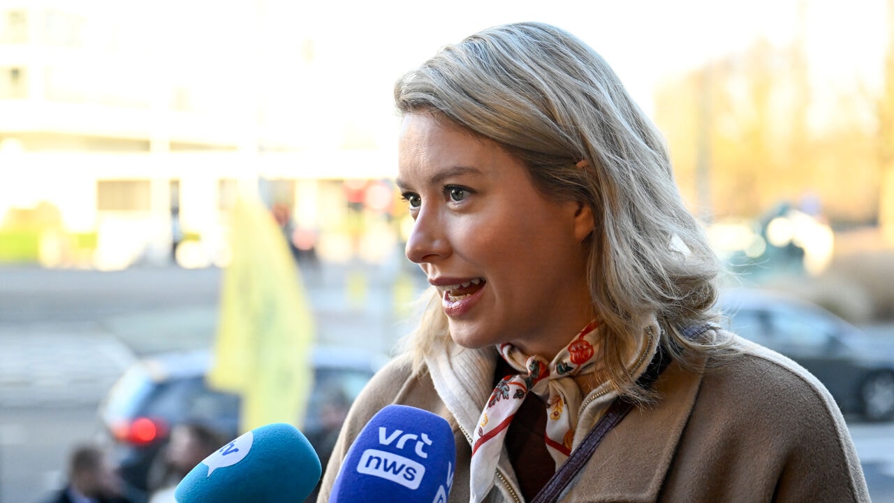 Antwerps burgemeester Van Doesburg verdedigt aanpak gekende overlastplegers: "Met harde hand aanmoedigen"