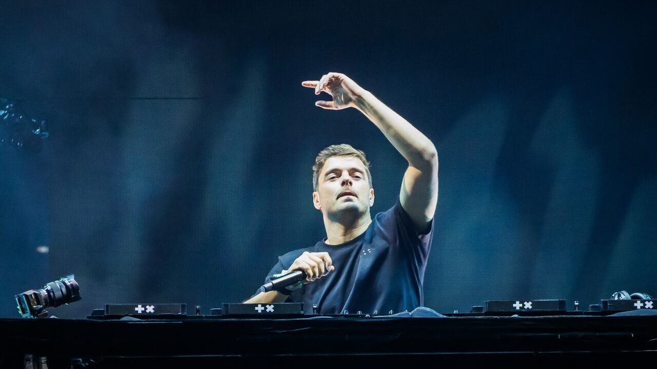 Martin Garrix verrast met U2-gitarist The Edge als gast in zijn slotset