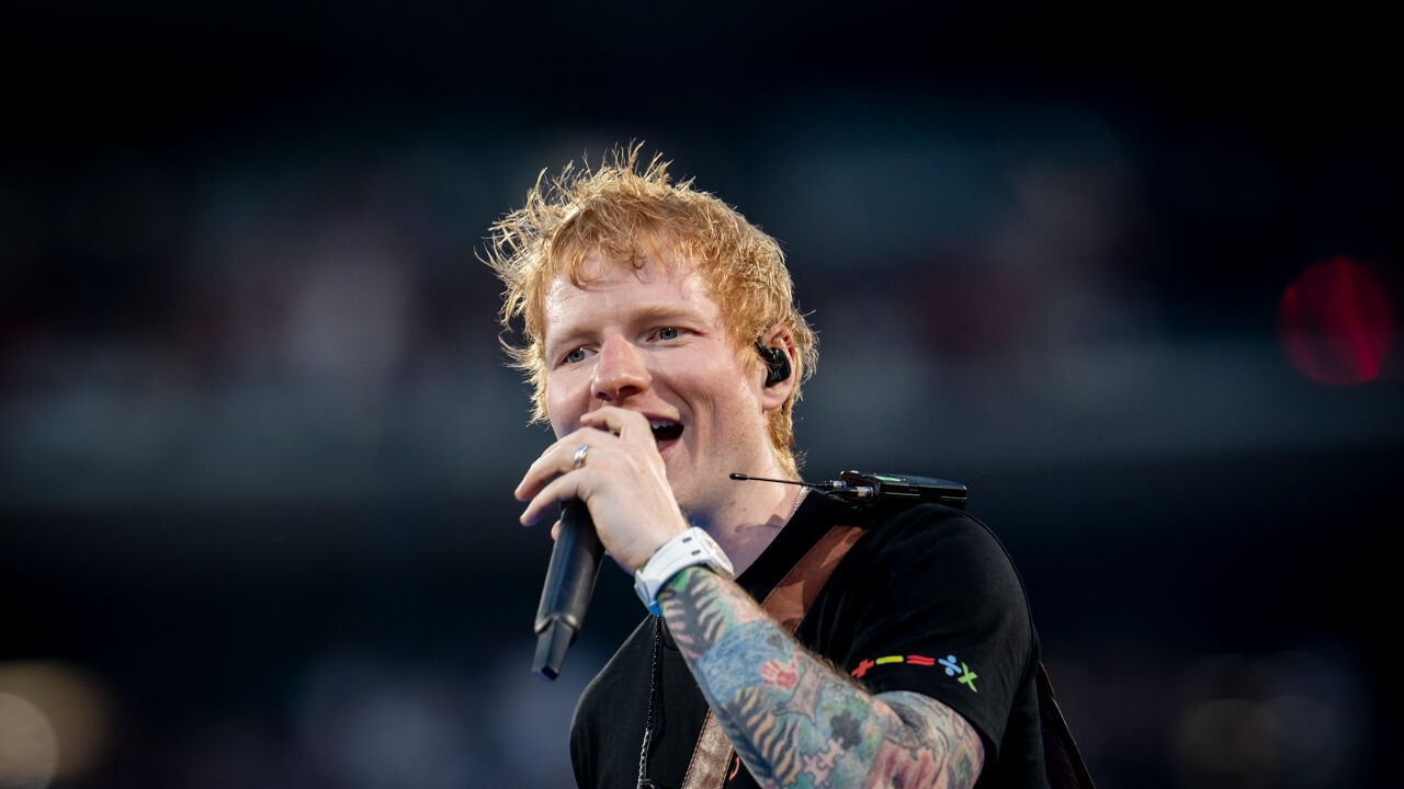 Tickets tegen spotprijzen, protesten verwacht: Ed Sheeran treedt vanavond voor het eerst op sinds Macklemore-exit
