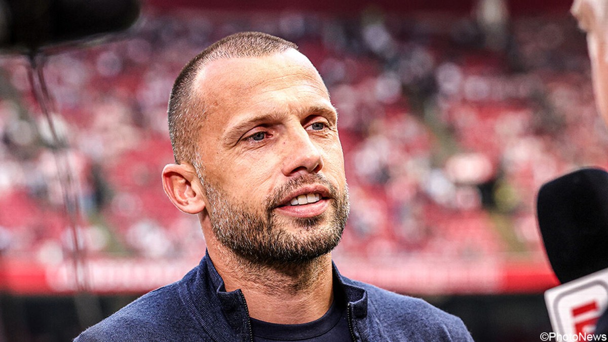 Het kon niet blijven duren: John Heitinga moet opkrassen bij Ajax na povere resultaten