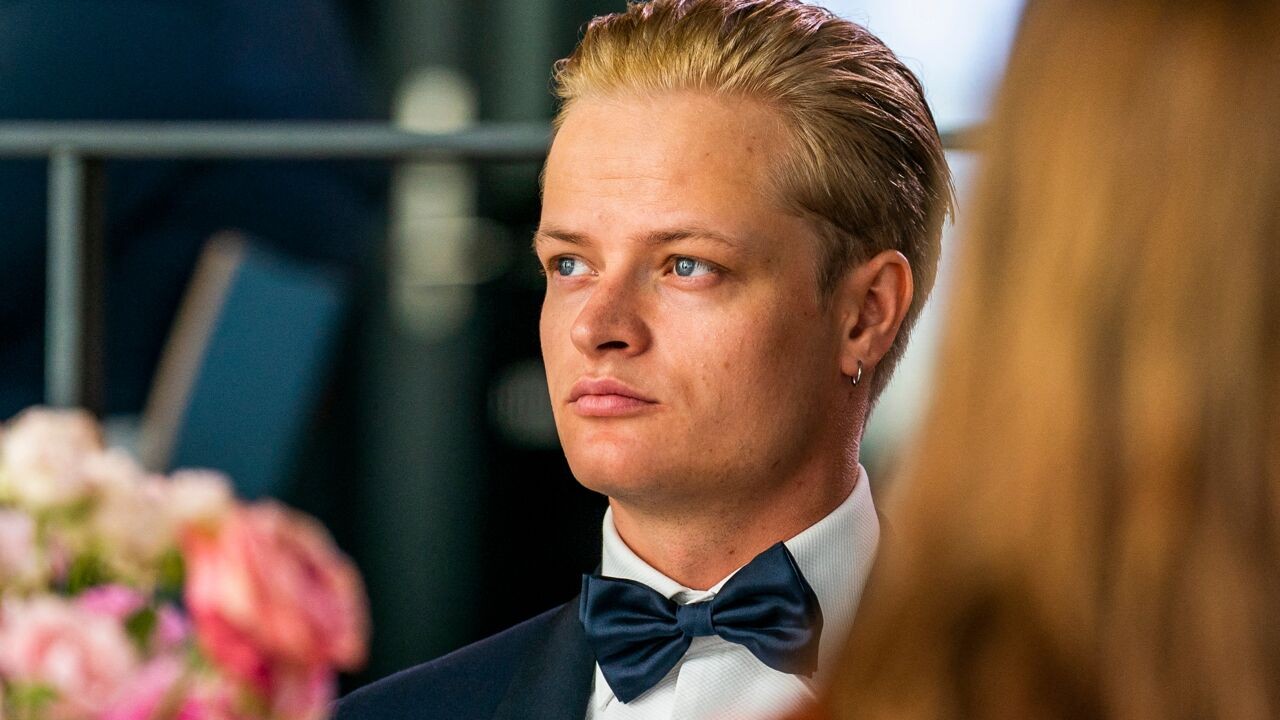 Oudste zoon van Noorse kroonprinses moet naar de cel voor nieuwe feiten, vlak voor start van proces over verkrachting