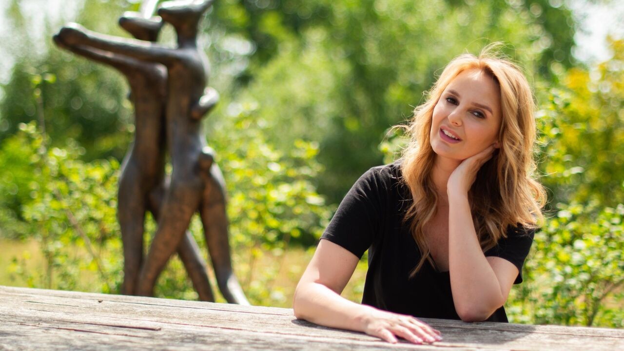 Ex-manager Isabelle A ontkent seksueel grensoverschrijdend gedrag na getuigenis in 'Het huis'