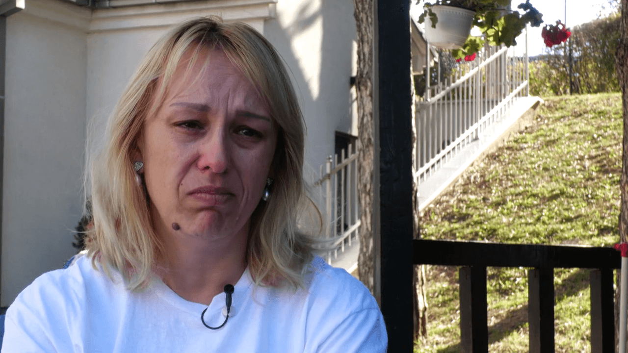 Dijana wil gerechtigheid voor zoon die omkwam bij ingestort treinstation in Servië: "Zodat niemand nog sterft door corruptie"