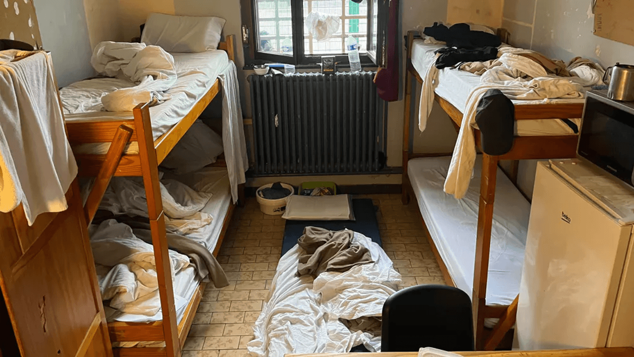 "Wettelijke plicht om overbevolking gevangenis Gent aan te pakken": toezichthouder eist actie van stad en provincie