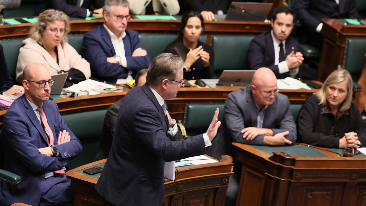 Premier De Wever krijgt lawine van kritiek over zich heen in de Kamer: "Uw bilan is een ware catastrofe"