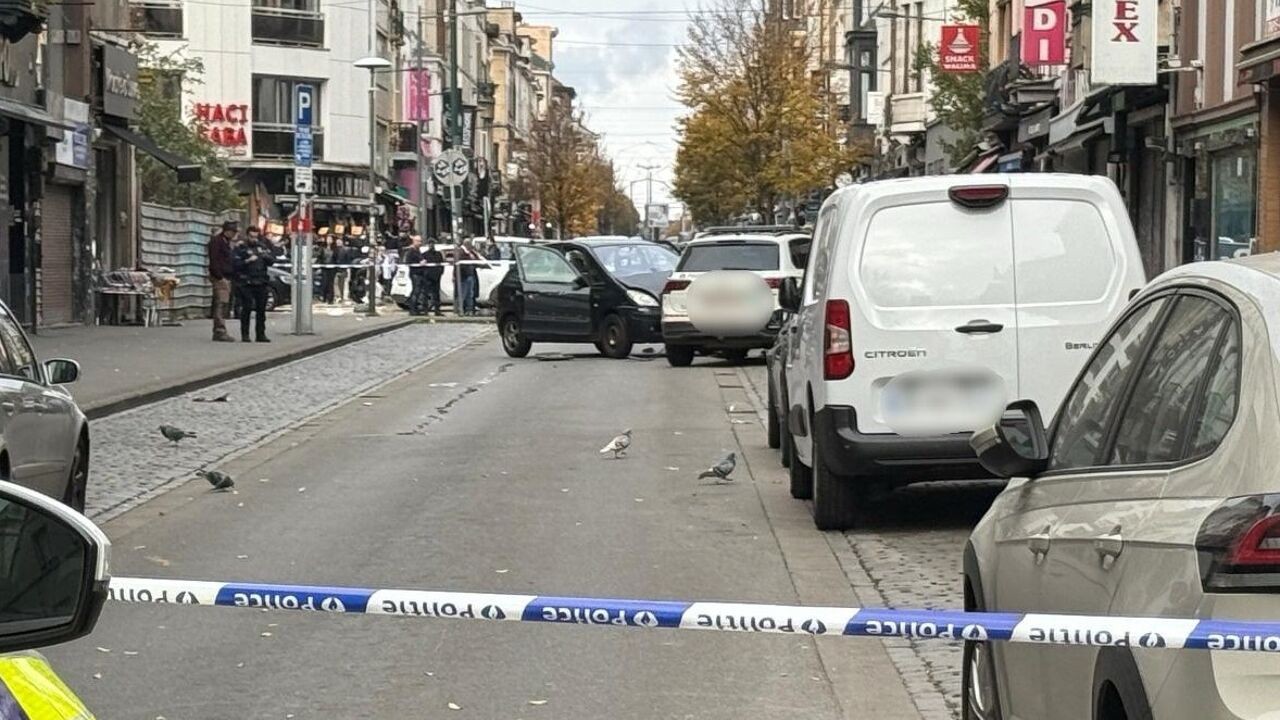 Verdachte die inreed op politiewagen in Schaarbeek, was al veroordeeld voor geweld in Frankrijk
