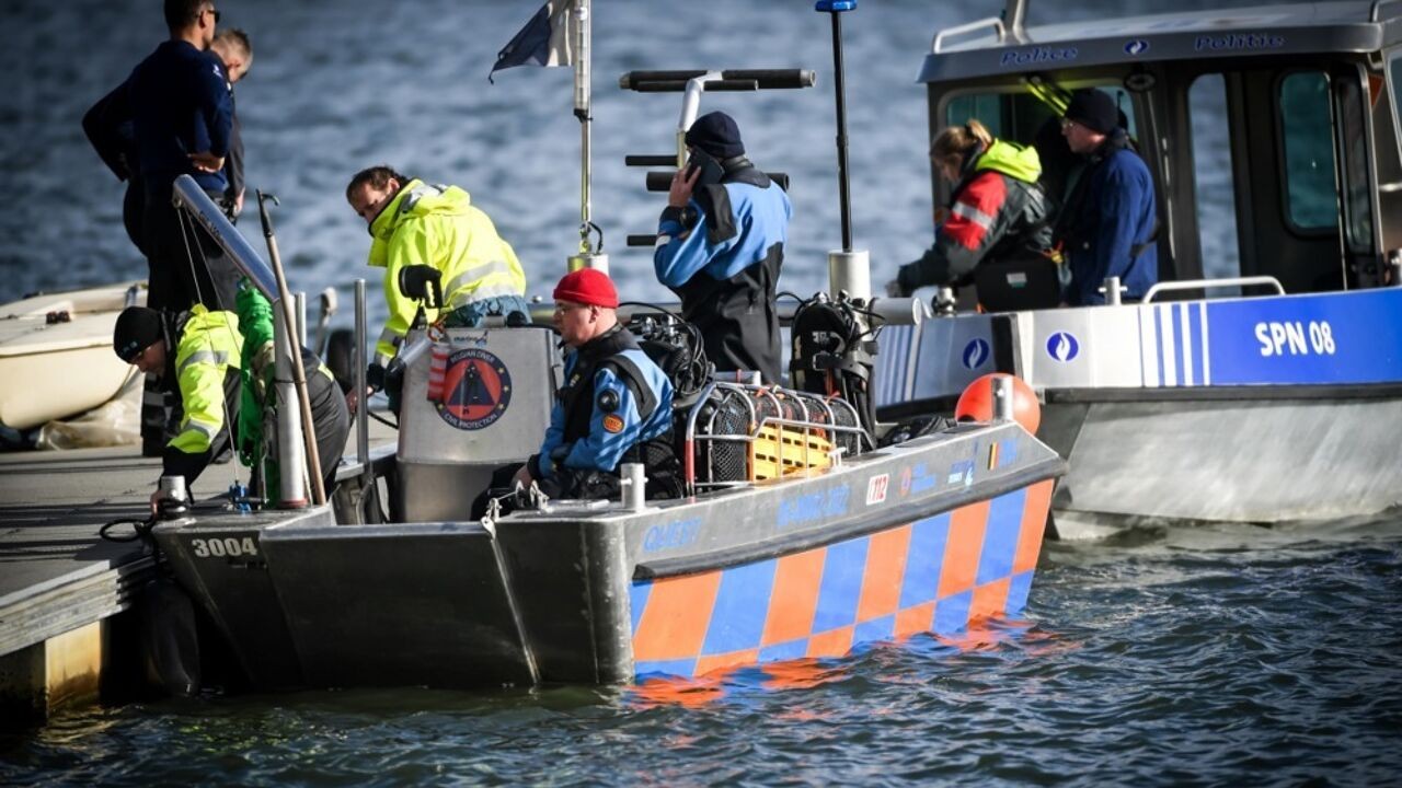 Omstaanders redden twee Nederlandse drenkelingen van gezonken boot in Kinrooi, zoekactie naar derde persoon loopt verder