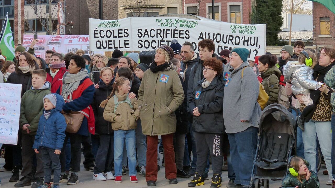 Meer uren voor hetzelfde loon en 1.400 jobs bedreigd: waarom Franstalig onderwijs vandaag staakt