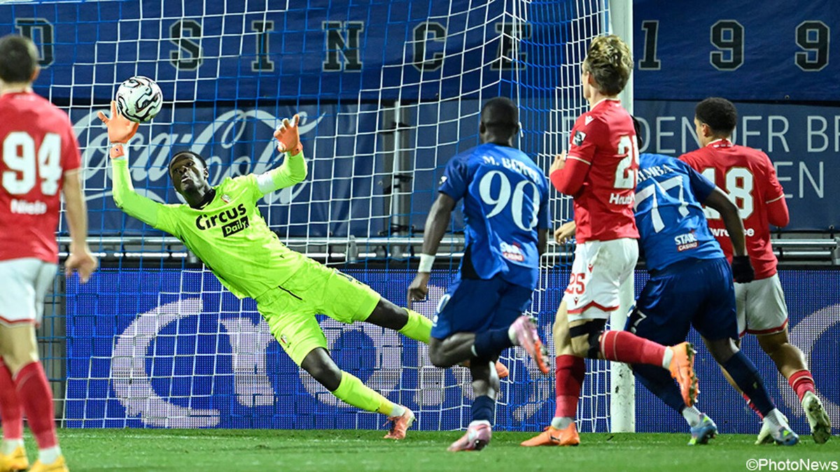 Standard moet het opnieuw even zonder doelman Matthieu Epolo stellen: kapitein is 6 weken out met enkelblessure