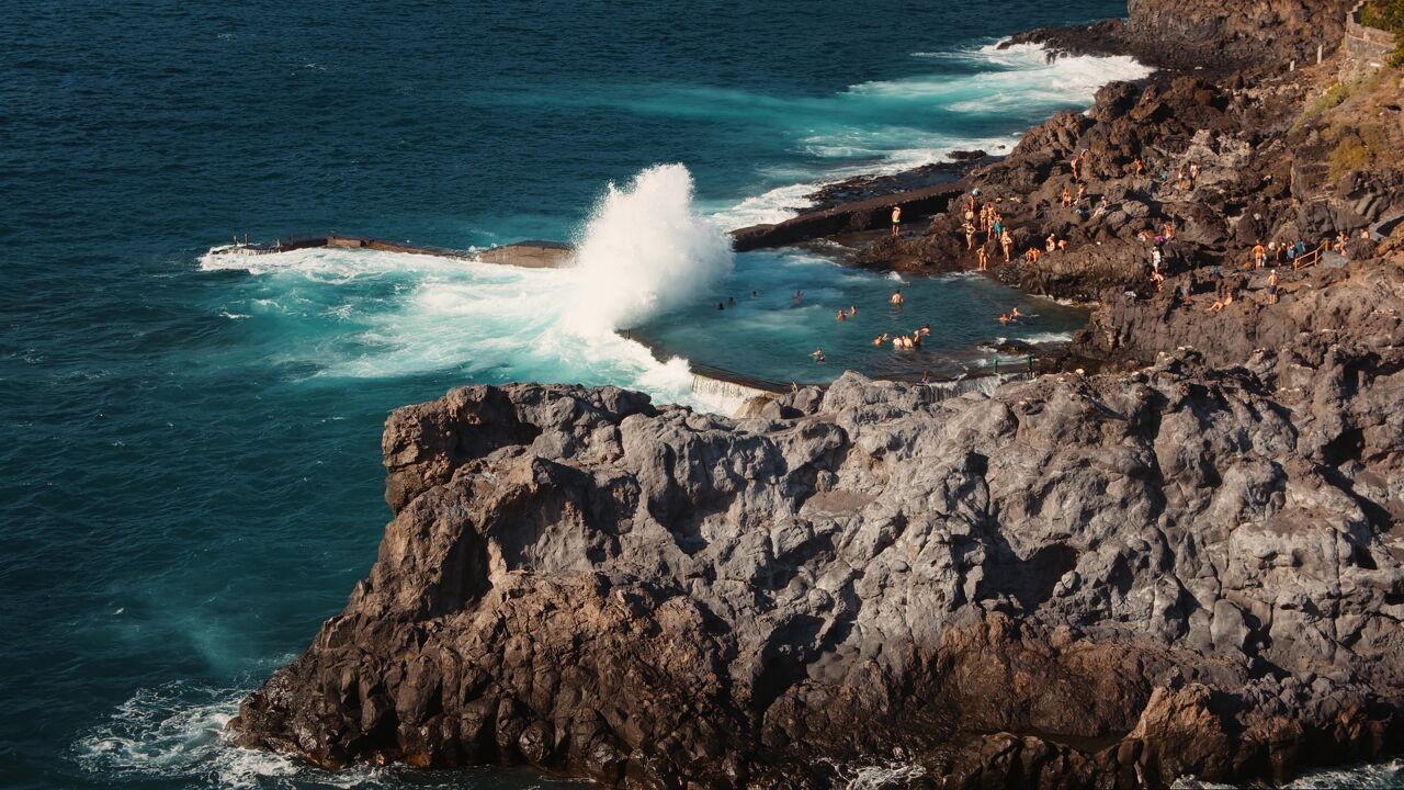 Drie doden en verschillende gewonden door hoge golven op Tenerife