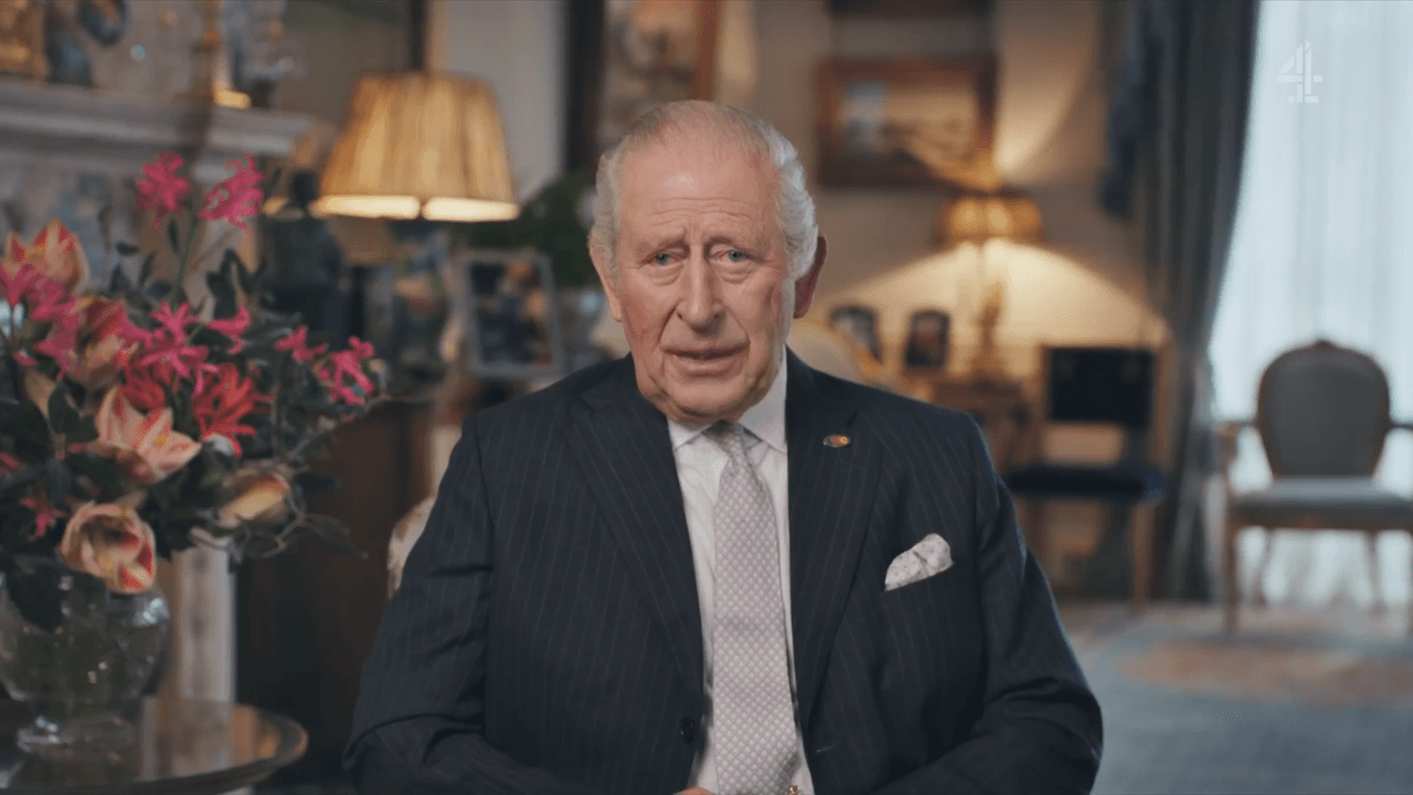 Britse koning Charles optimistisch in videoboodschap: "Mijn kankerbehandeling kan volgend jaar worden afgebouwd"