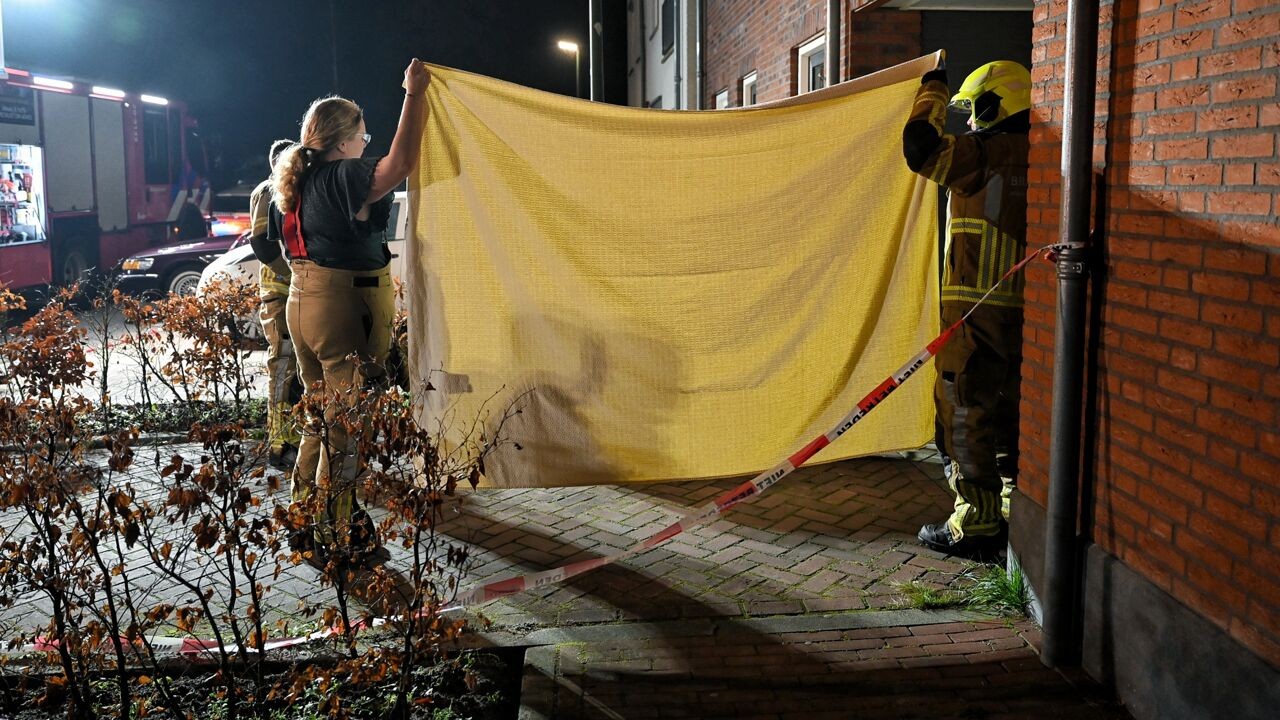 Politie treft 2 zwaargewonde kinderen aan in woning van spookrijder, die ravage aanricht op snelweg in Nederland