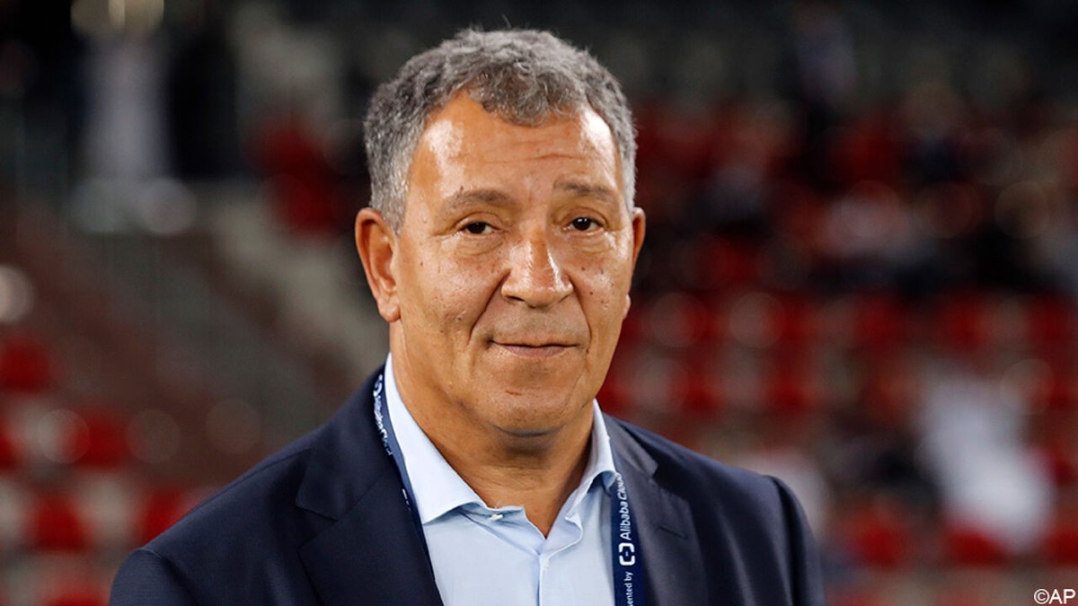 Suriname legt zijn WK-lot in handen van Henk ten Cate, na vertrek van bondscoach Stanley Menzo