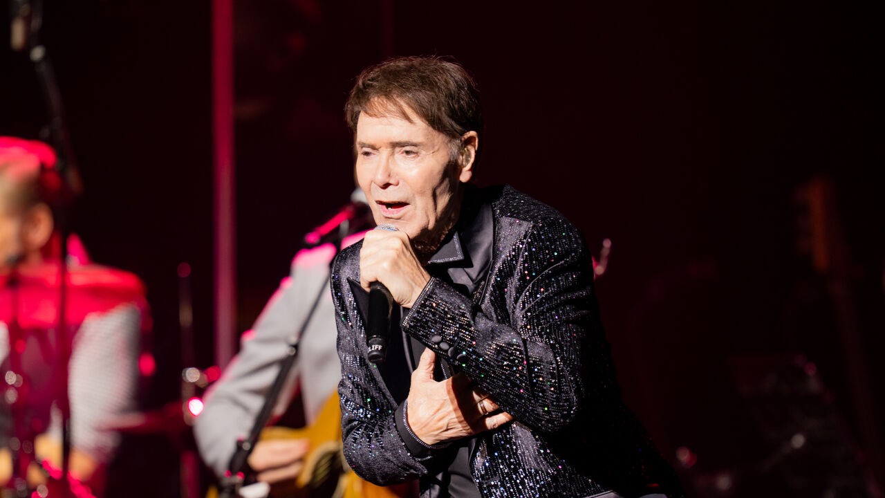 Britse zanger Cliff Richard vertelt over diagnose prostaatkanker: "Absoluut belachelijk dat er geen screeningsprogramma is"