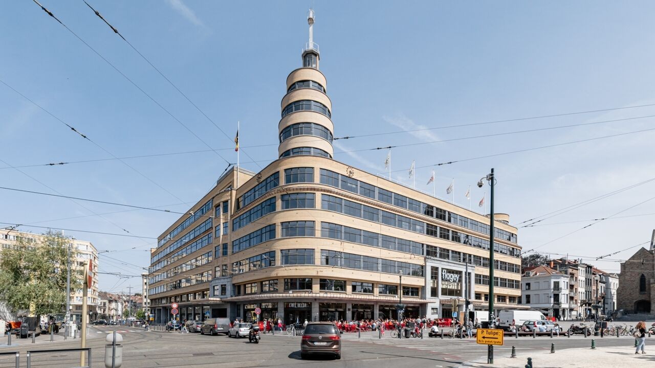 Pakketboot, geluidsfabriek, "steen geworden poëzie": film 'Radioman' brengt ode aan Flageygebouw