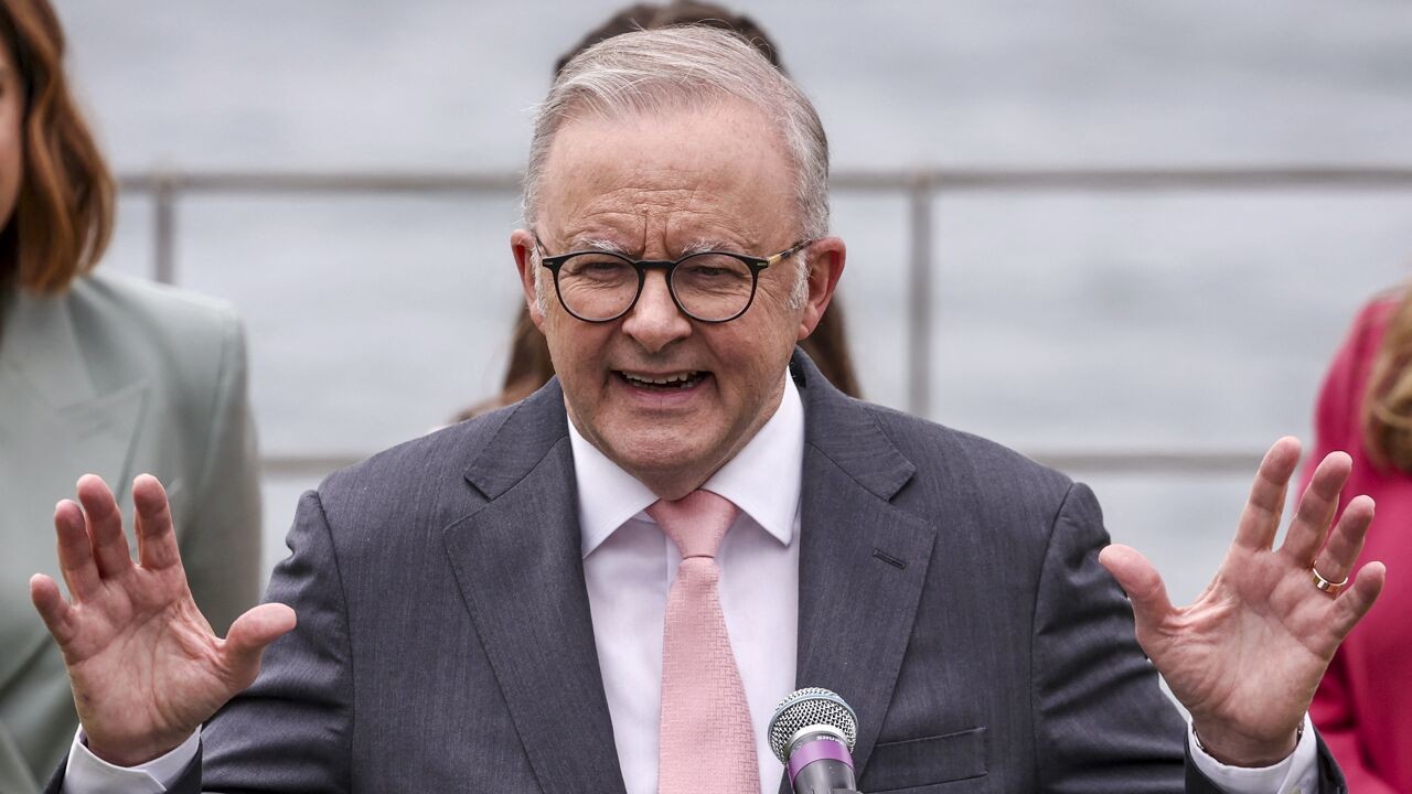 Australische premier Albanese pleit voor strengere wapenwetten na schietpartij op Bondi Beach: "Daad van puur kwaad"