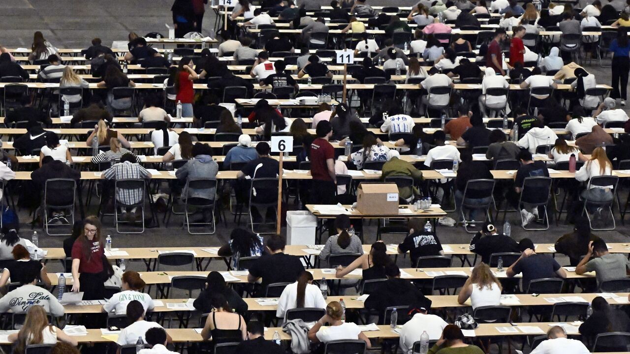 Na AI-fraude vorig jaar: 7.000 studenten leggen vandaag toelatingsexamen arts af met pen en papier