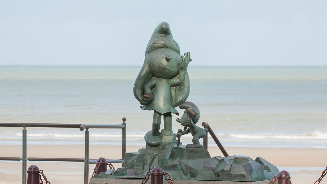 Iconische stripbeelden verdwijnen van Zeedijk Middelkerke: "Ze passen niet in het nieuwe concept"