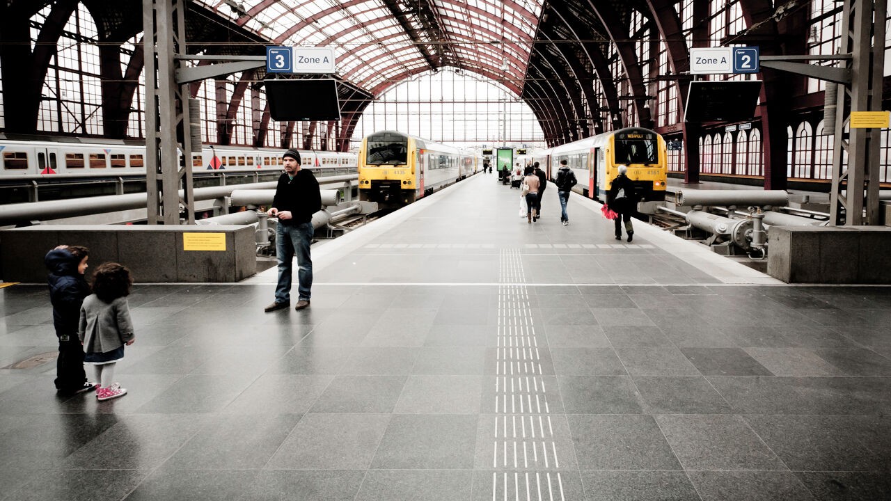 Jongen (10) die verdween in Antwerpen is teruggevonden: "Vermoedelijk stapte hij op de trein naar Bergen"