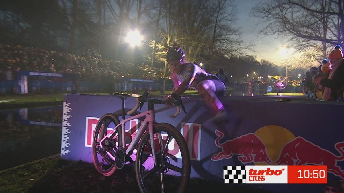Turbo Cross: Senne Knaven domineert bij de profatletes