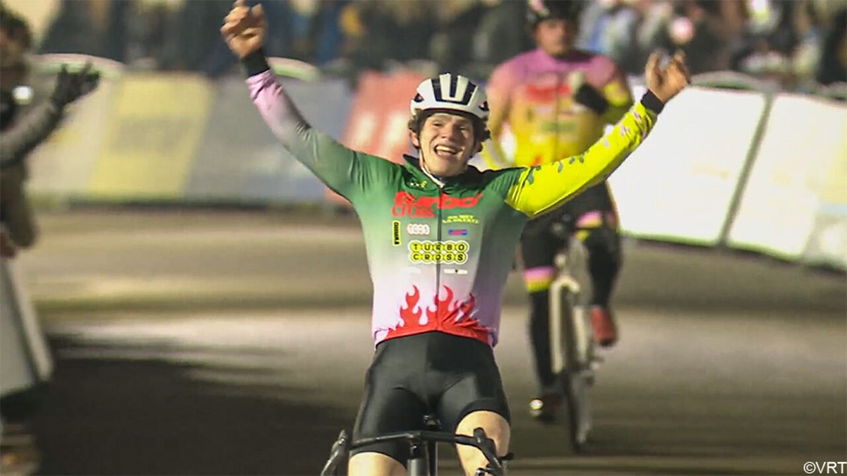 LIVESTREAM: Samuel De Graef vliegt spectaculair naar Turbo Cross-zege, Arno The Kid door het water naar finish