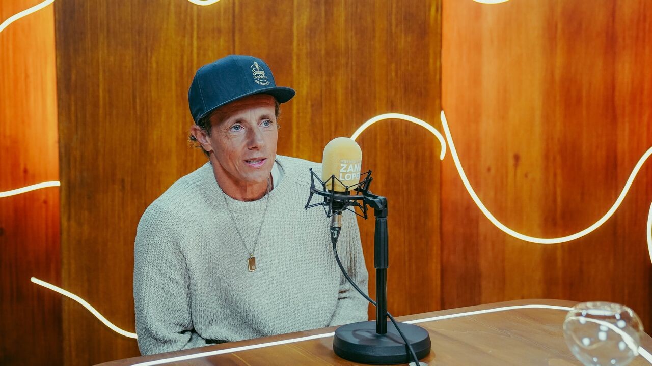 “Op mijn zesde vroeg ik mijn vader of hij er bij mij een pietje aan kon zetten”: Sam Bettens openhartig over transitie