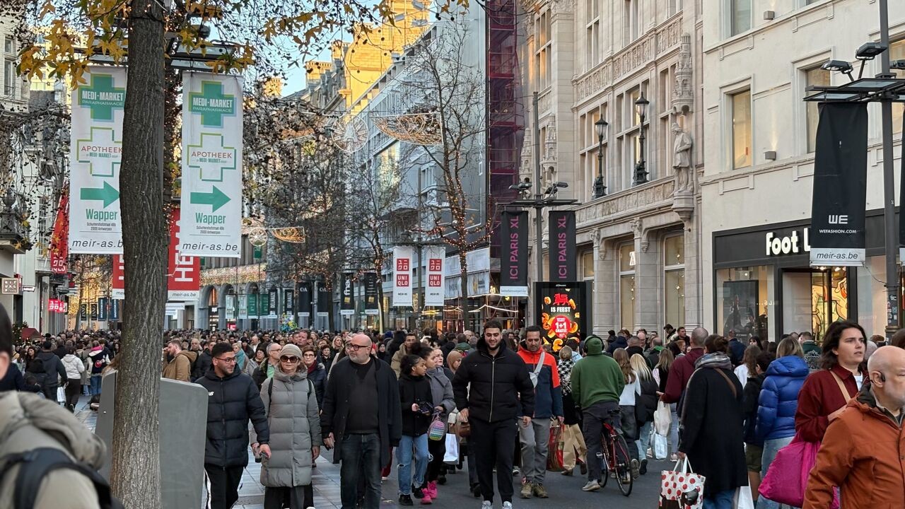 "Mensen komen voor de kerstmarkt, niet voor winterkledij": zelfstandige boetieks in steden verkopen minder ondanks drukte