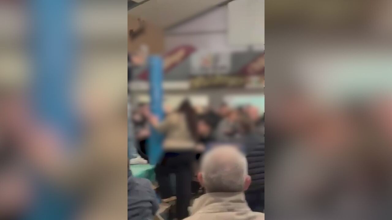 Boksgala in Linter loopt uit de hand: "Toeschouwers gaan op de vuist en stoelen vliegen door de lucht"