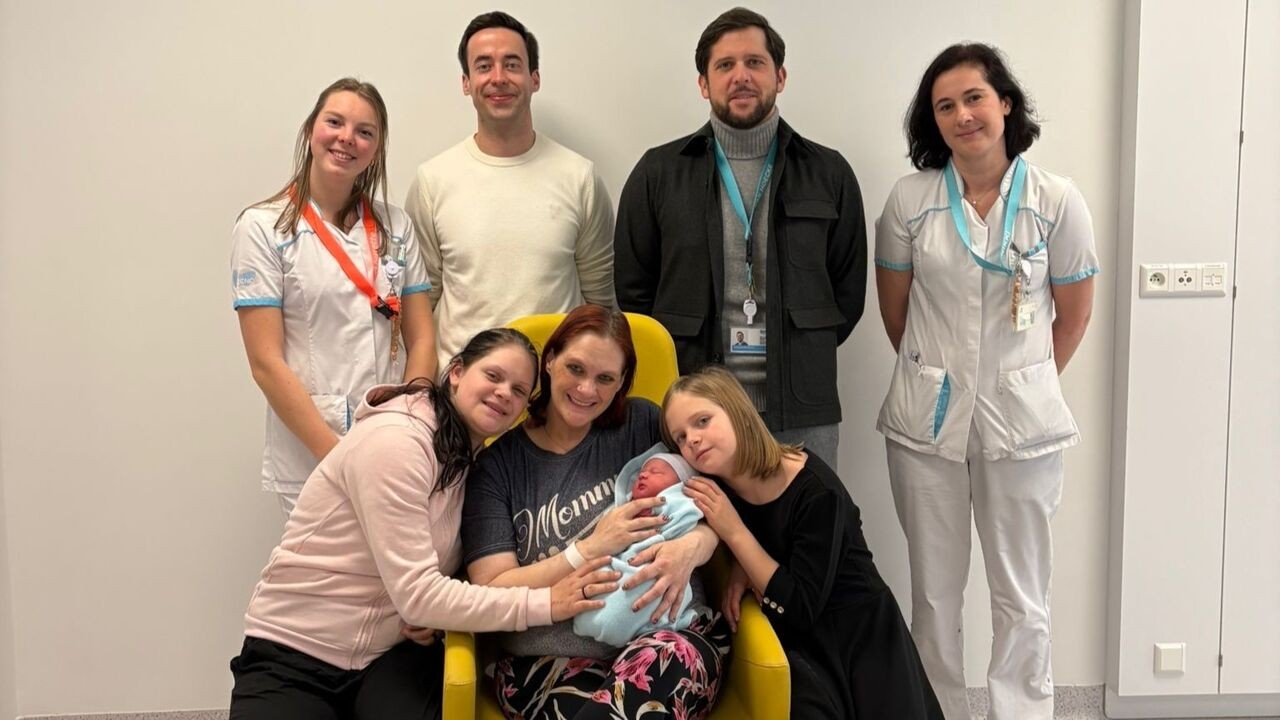 Casey geboren om klokslag middernacht in Knokke-Heist: eerste baby van 2026 in België