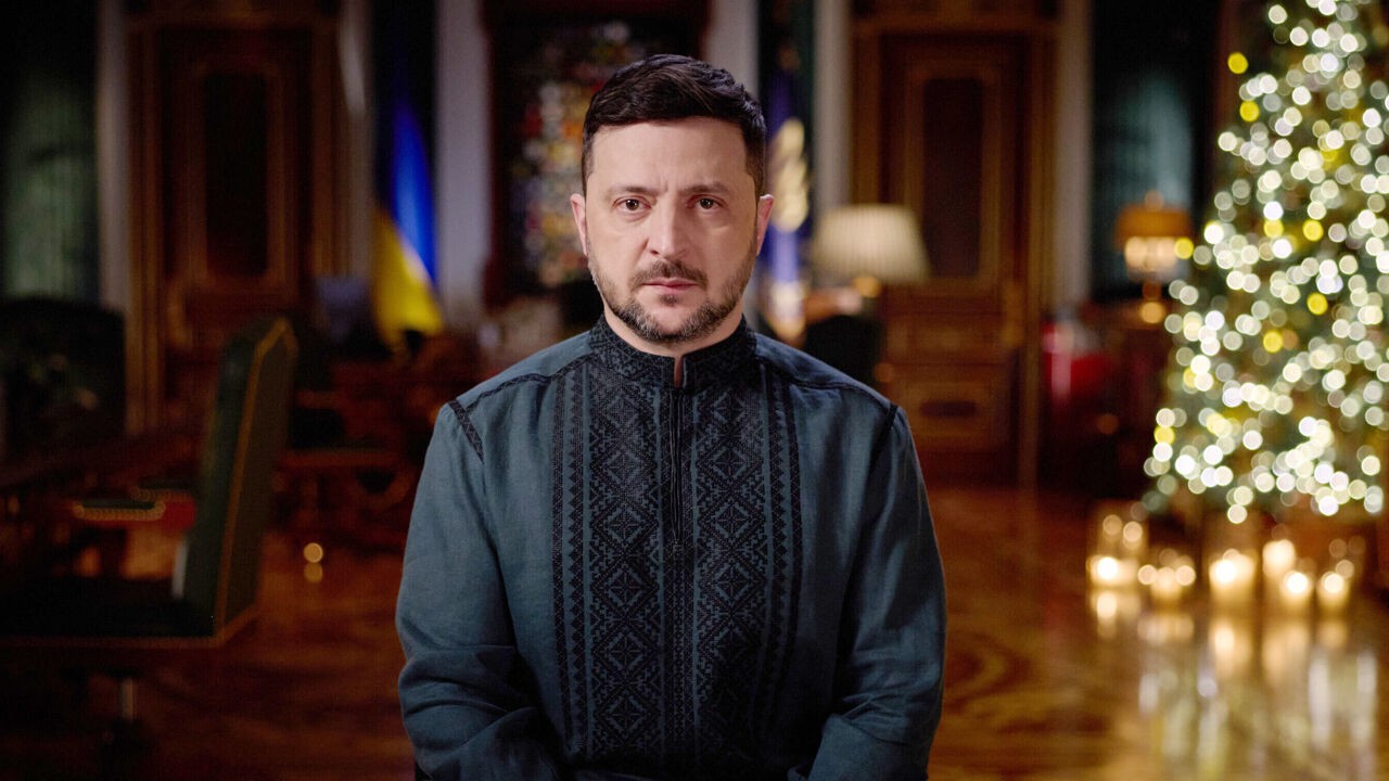 "24 doden bij Oekraïense aanval op hotel en café", Zelensky: "Vredesdeal voor 90 procent klaar"