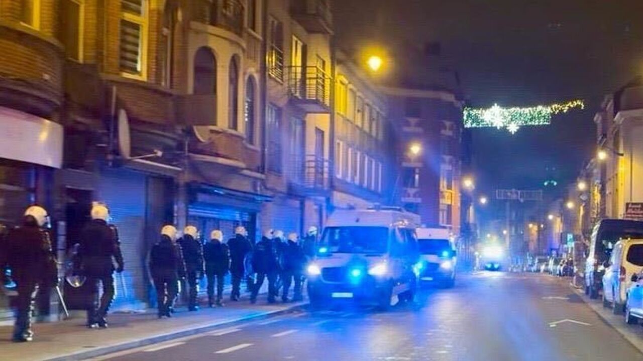 Drie agenten in Brussel gewond, drukke nacht voor spoeddiensten in Antwerpen