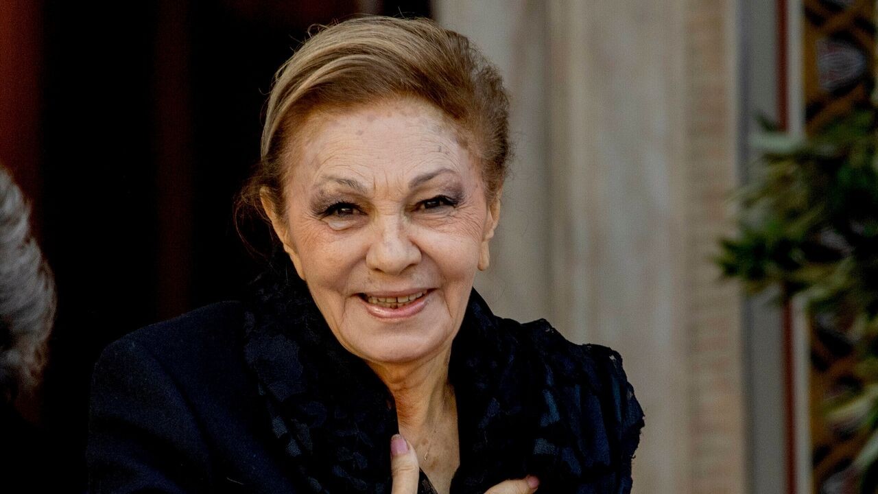 Stijlicoon, vaandeldrager van Perzische cultuur en weduwe van laatste sjah: ook Farah Diba Pahlavi spreekt zich uit over protest in Iran