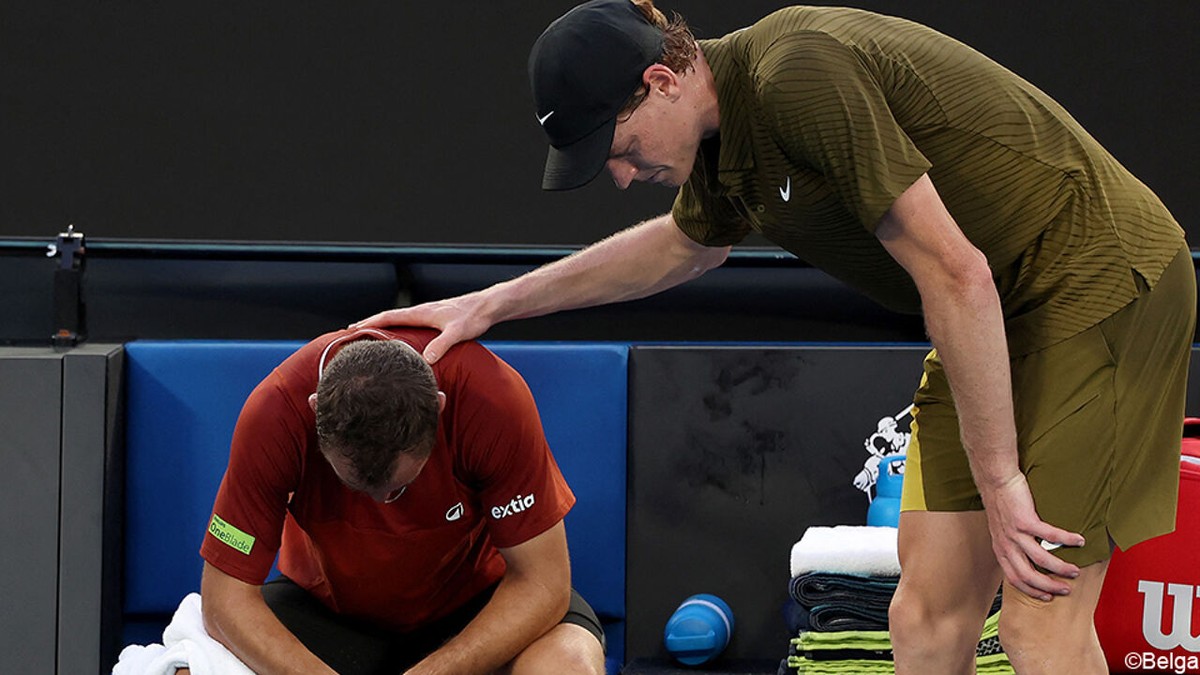 Titelverdediger Jannik Sinner is na een uurtje al klaar: Hugo Gaston geeft op in tranen