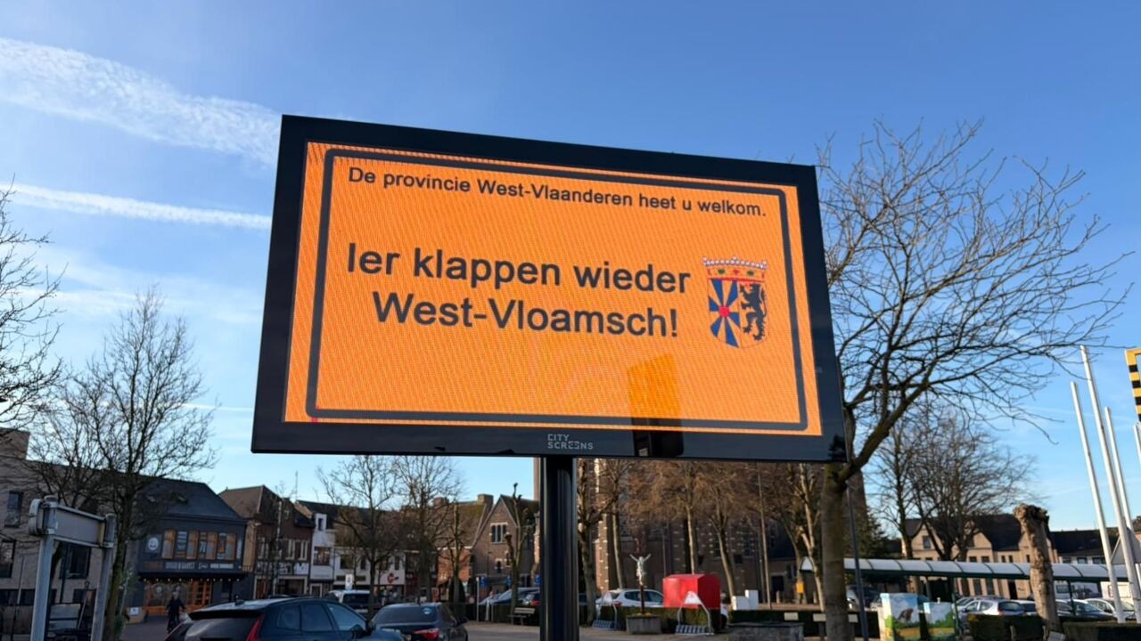 Mysterie in Limburg: waar komen West-Vlaamse boodschappen op borden in Hamont-Achel vandaan?