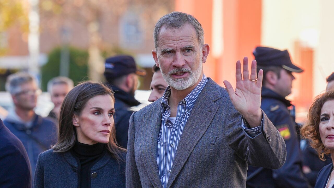 Koning en koningin bezoeken plaats van ongeval, dodental loopt op tot 42