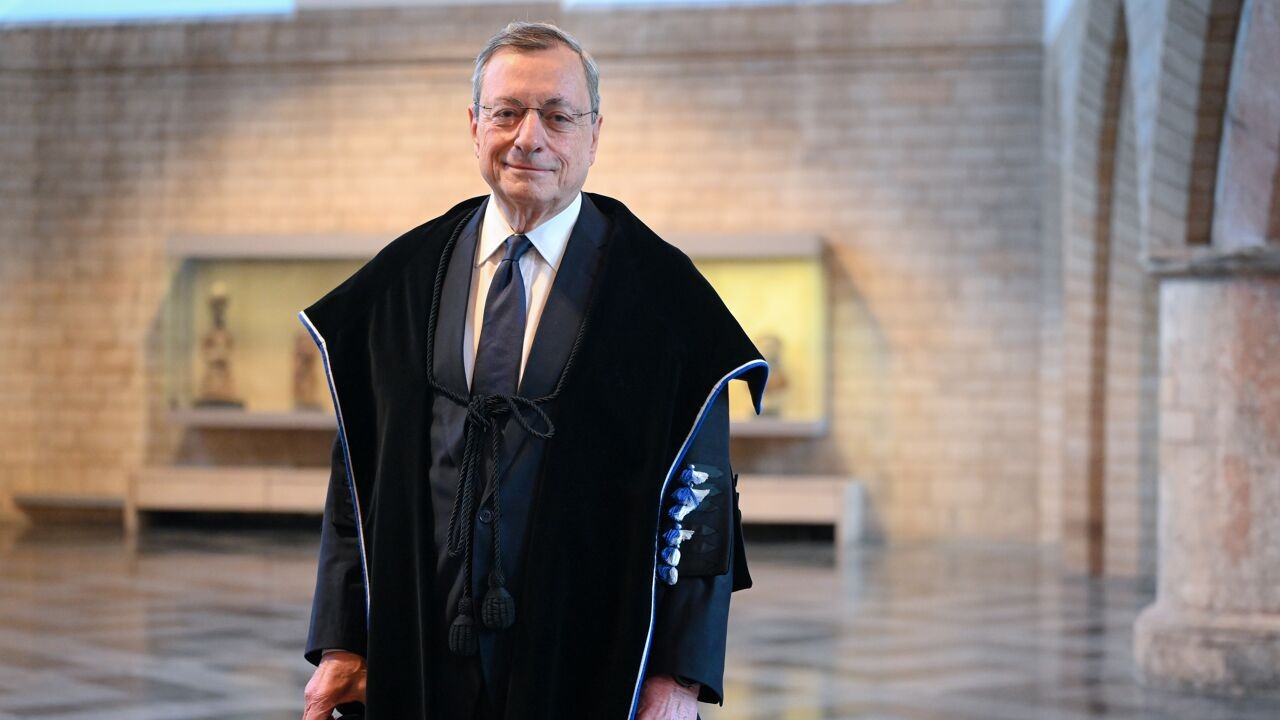 Voormalig ECB-voorzitter Mario Draghi pleit voor federaal Europa: "We moeten beslissen of we een echte wereldmacht willen worden"