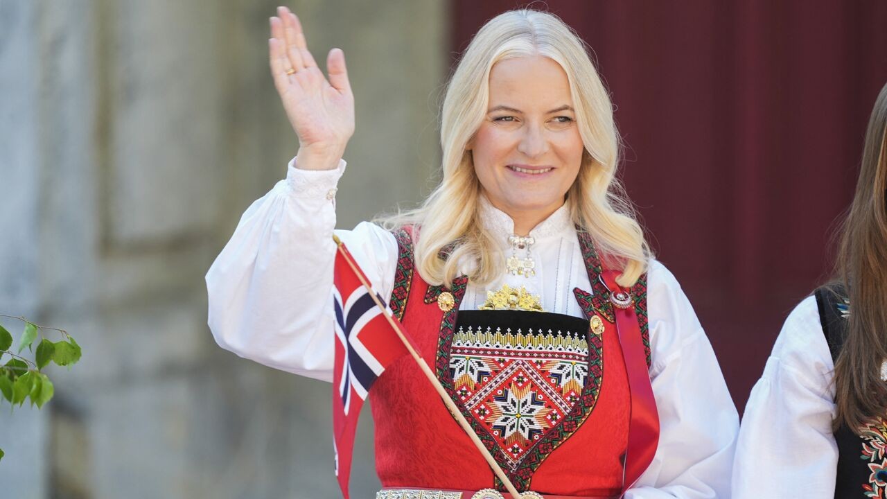 Prinses Mette-Marit excuseert zich voor vriendschap met Epstein: "Onze berichten stroken niet met mens die ik wil zijn"