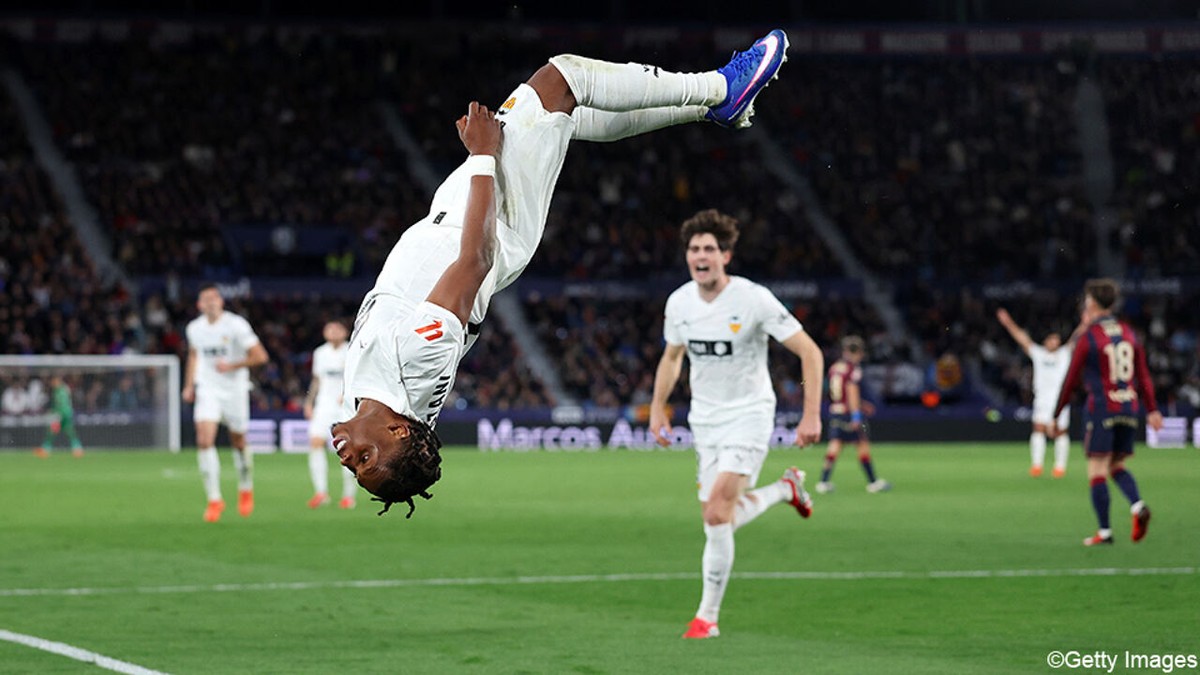 Belgische aanvaller Largie Ramazani pakt uit met pareltje voor Valencia