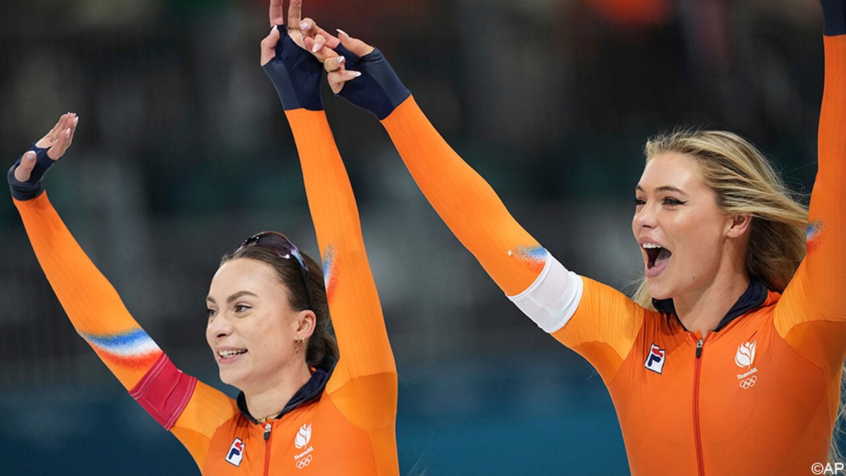 Nederlandse sensatie op de sprint: fenomenale Femke Kok knalt naar goud, Jutta Leerdam zorgt voor een-tweetje