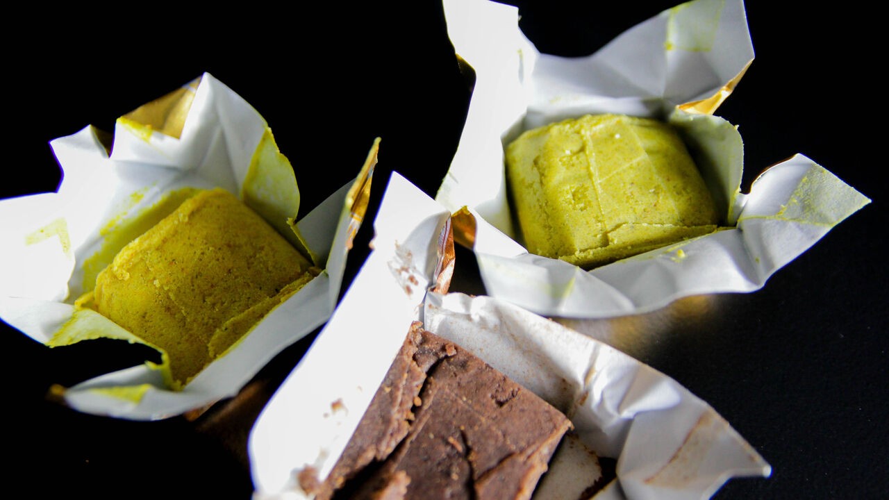 Waarom je in de supermarkt in België geen varkensbouillonblokjes vindt