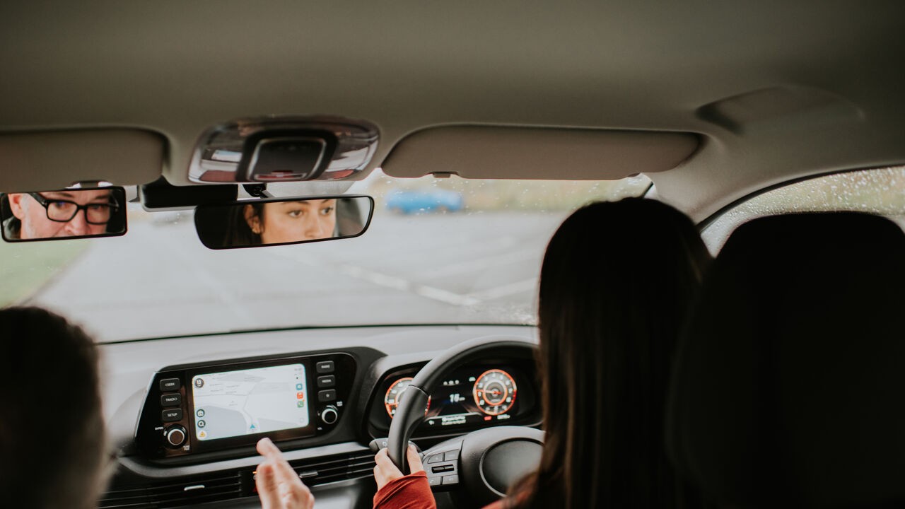 Nieuwe maatregelen om fraude bij rijexamens tegen te gaan: verplichte Itsme-check en 1.000 extra vragen