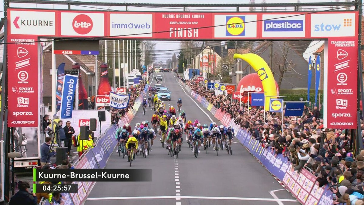 VIDEO - Matthew Brennan maakt puik werk van Laporte af in de sprint en wint KBK