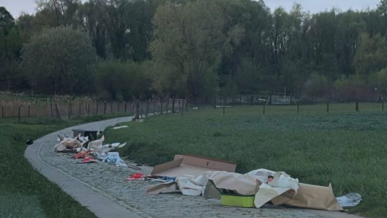 Sluikstorters dumpen afval in natuurreservaat Koeivijverdal in Anderlecht: "Naam gevonden op factuur"