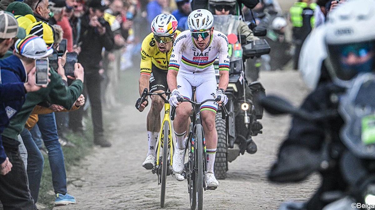 3 fietswissels doen Tadej Pogacar de das om, wereldkampioen geeft eerlijk toe: "Niet fris genoeg om nog meer aan te vallen"