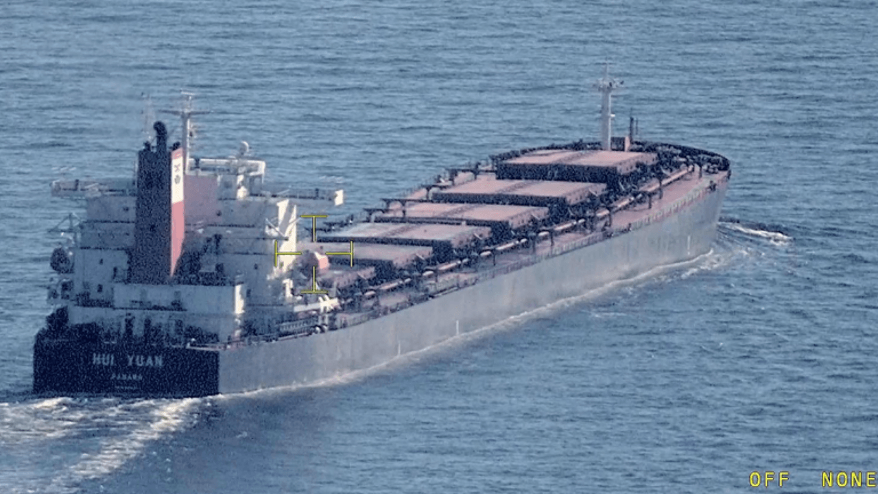 Zweedse kustwacht entert vrachtschip dat steenkoolresten loosde in Oostzee