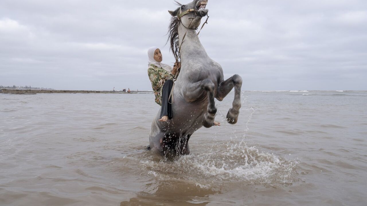 Bruid met natte voeten in Filipijnen of lijken op straat in Rio: deze foto's maken kans op World Press Photo of the Year