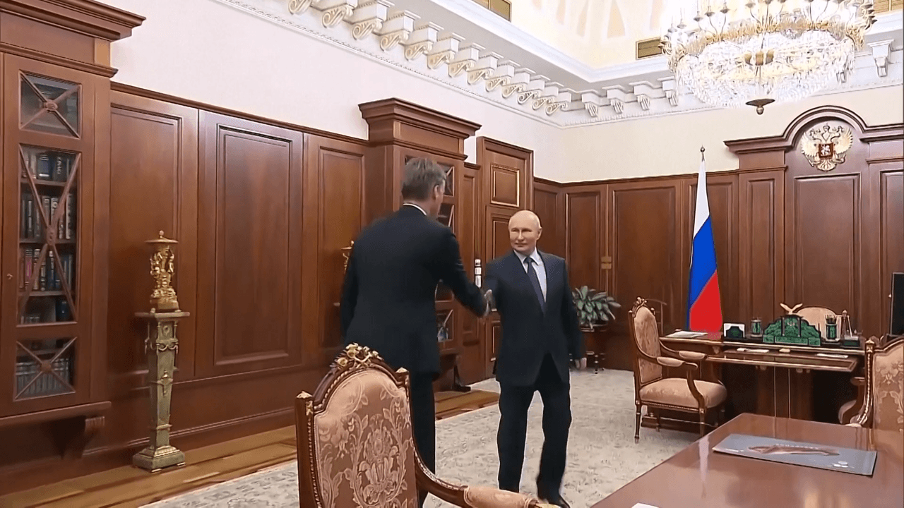 Directeur Russische ruimtevaartagentschap komt nieuwe Sojoez-5-raket voorstellen aan Poetin